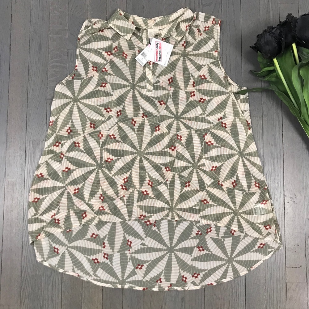 NWT Canyon River Blues Printed Sleeveless Blouse